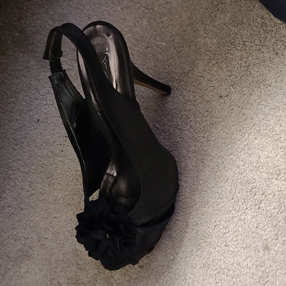 Heels - Picture 3 of 4
